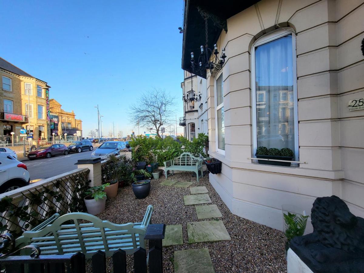 The Collingwood Guest House เกรทยาร์มัธ ภายนอก รูปภาพ
